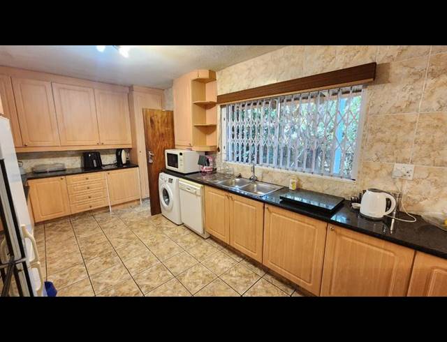 5 BEDROOM HOUSE FOR SALE IN MULBARTON